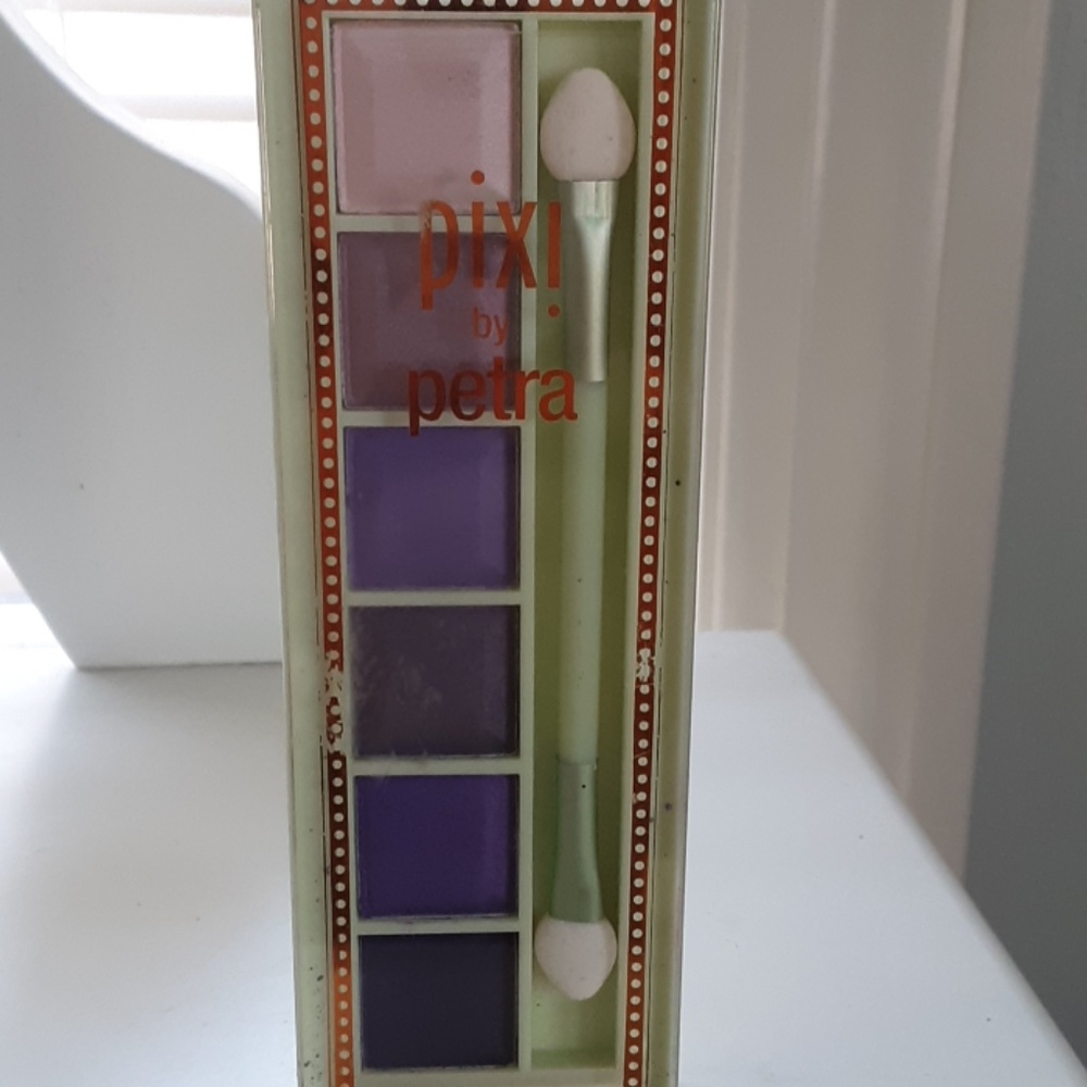 PIXIE EYESHADOW